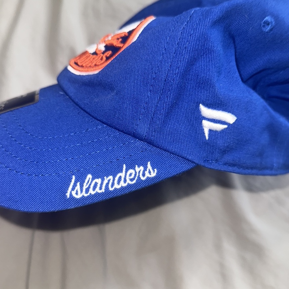 New York islanders hat - nwt - Picture 3 of 4